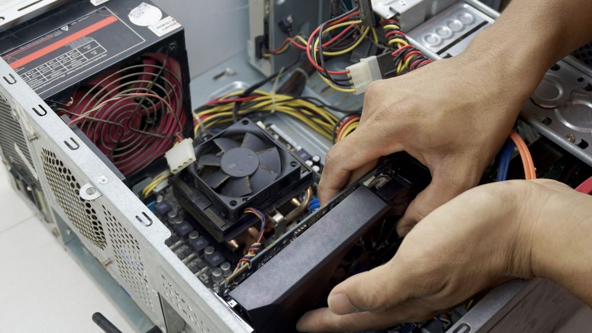 Step-by-step PC assembly images